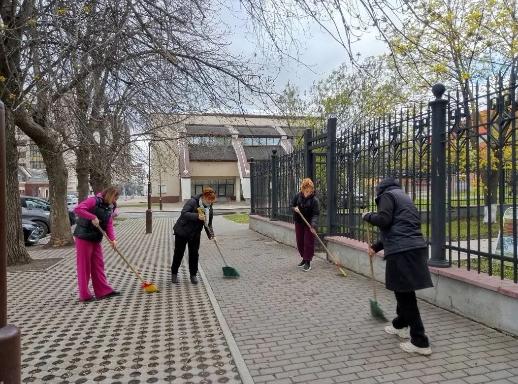 СОТРУДНИКИ ДОМА-МУЗЕЯ В.И.ЛЕНИНА ВЫШЛИ НА ЭКОЛОГИЧЕСКИЙ СУББОТНИК